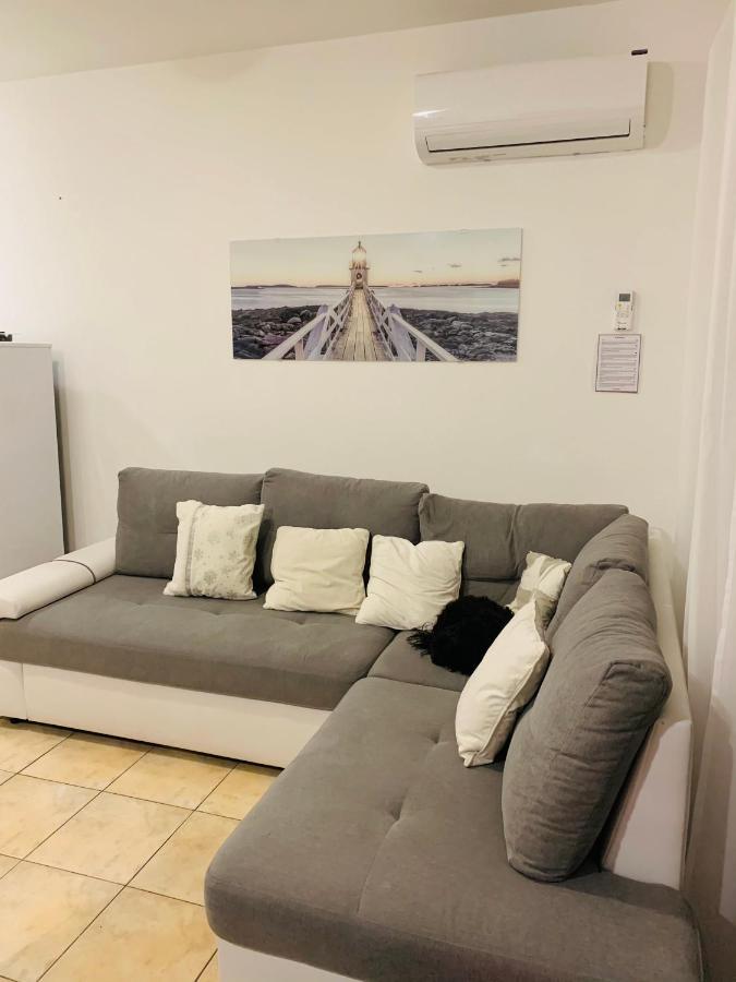 Ivana Apartment With Terrace Novalja Buitenkant foto