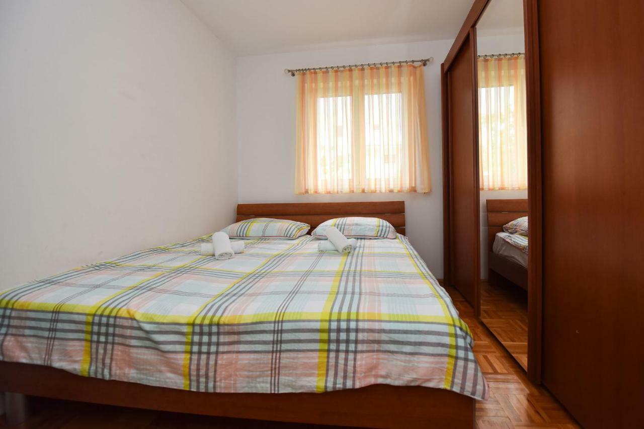 Ivana Apartment With Terrace Novalja Buitenkant foto